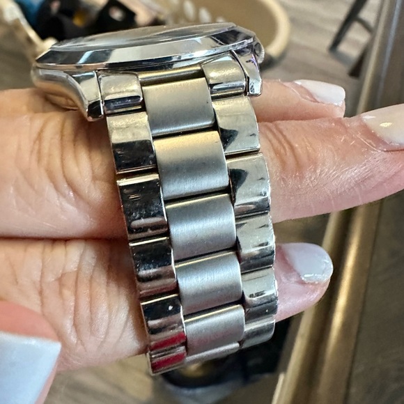 Michael Kors  watch used in runway showing less than 4 times. 9/10 rating firm! - Picture 6 of 11